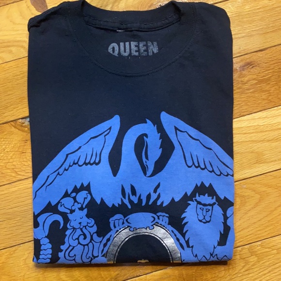 Queen + Adam Lambert tour cotton T-shirt. Medium size men’s or large women’s. - Picture 5 of 6